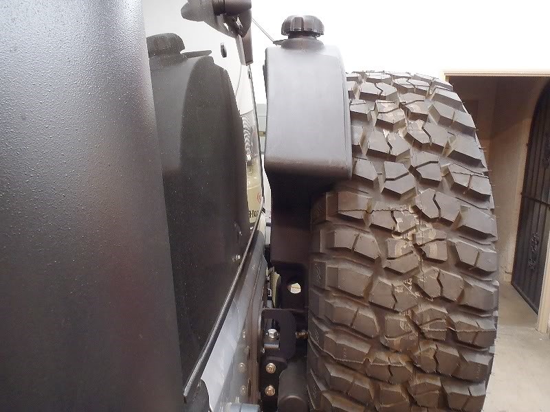 AEV palivová nádrž na držák rezervního kola s držákem