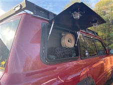 Okenní úložný box Nissan Patrol Y61 (98-04)/Y61 GU4 (05-15) Levá strana